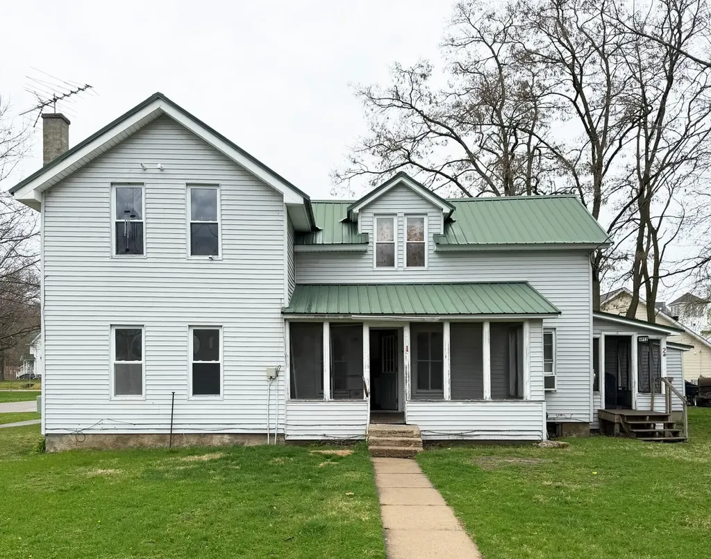 112 W Clinton Street Augusta Village MI 49012