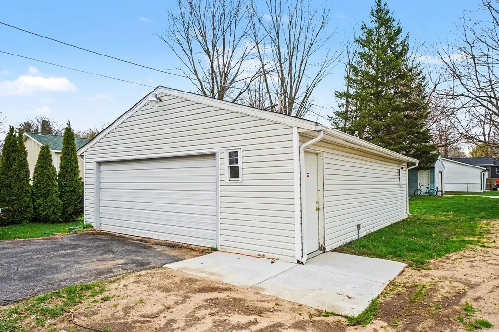 403 E 2nd Street Lawton Village MI 49065
