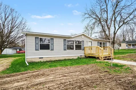 403 E 2nd Street Lawton Village MI 49065