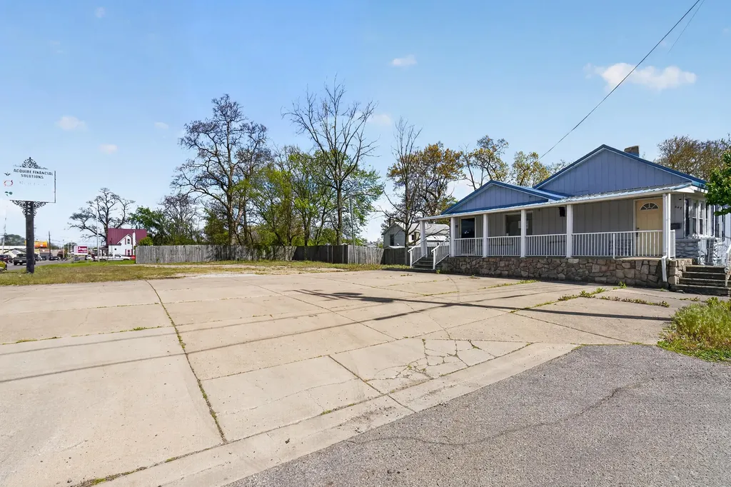 439 W Columbia Avenue Battle Creek City MI 49015