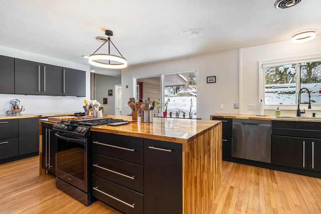2146 Treehaven Drive Kalamazoo City MI 49008