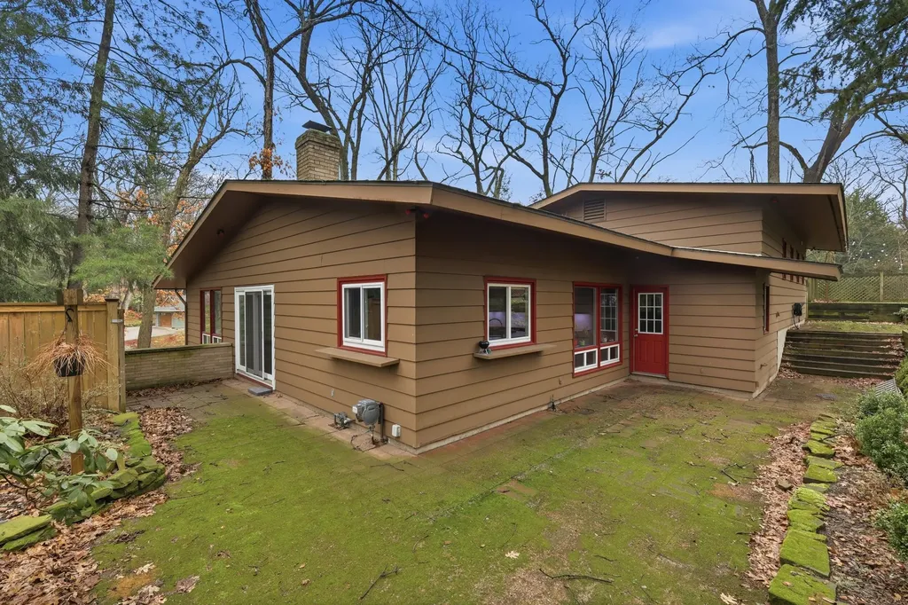 2146 Treehaven Drive Kalamazoo City MI 49008