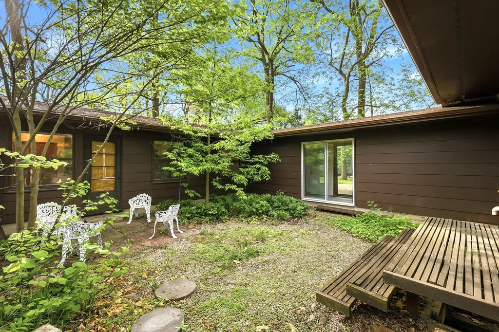 733 N Dartmouth Street Kalamazoo Charter Township MI 49006