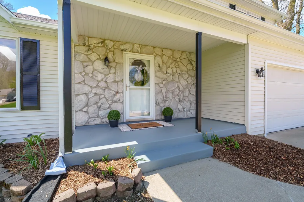22115 Indian Hill Antwerp Township MI 49071