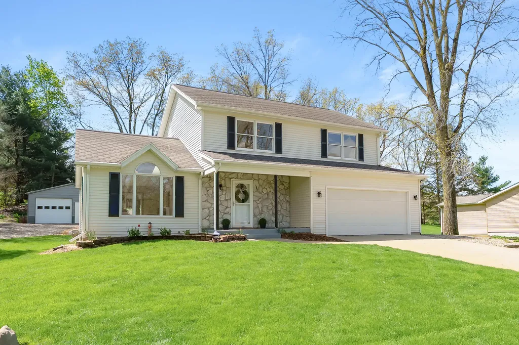 22115 Indian Hill Antwerp Township MI 49071