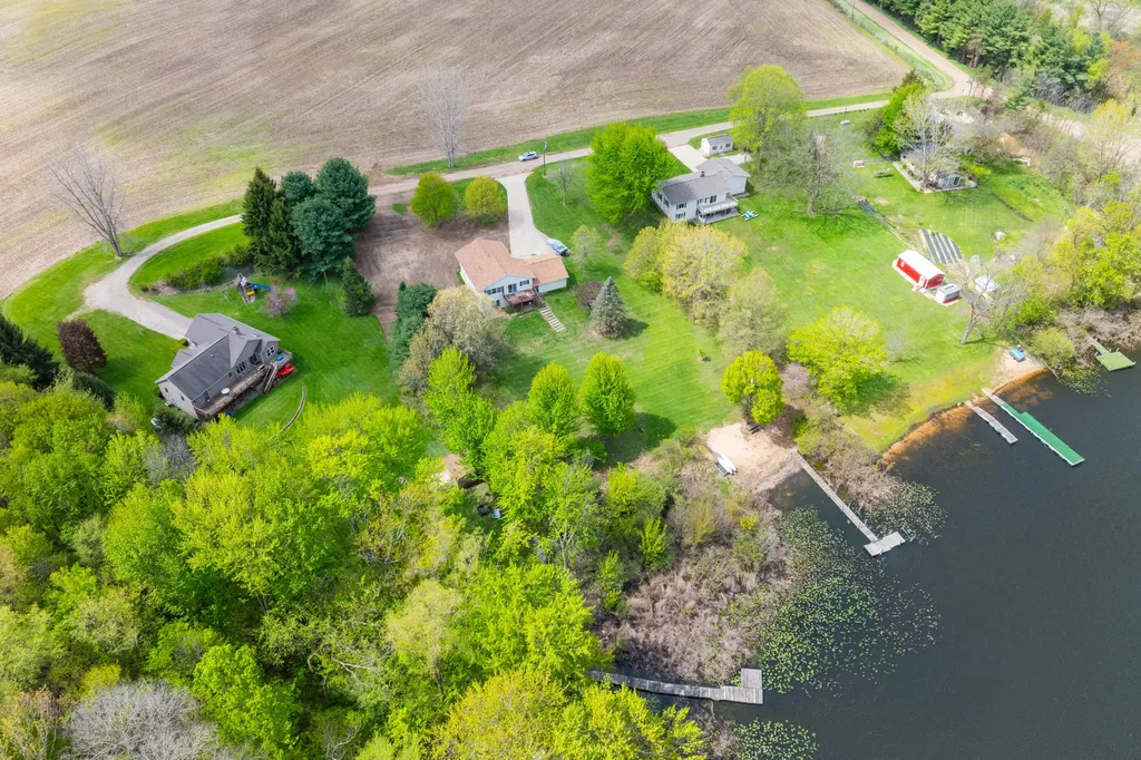 35485 Cr 665 Waverly Township MI 49079
