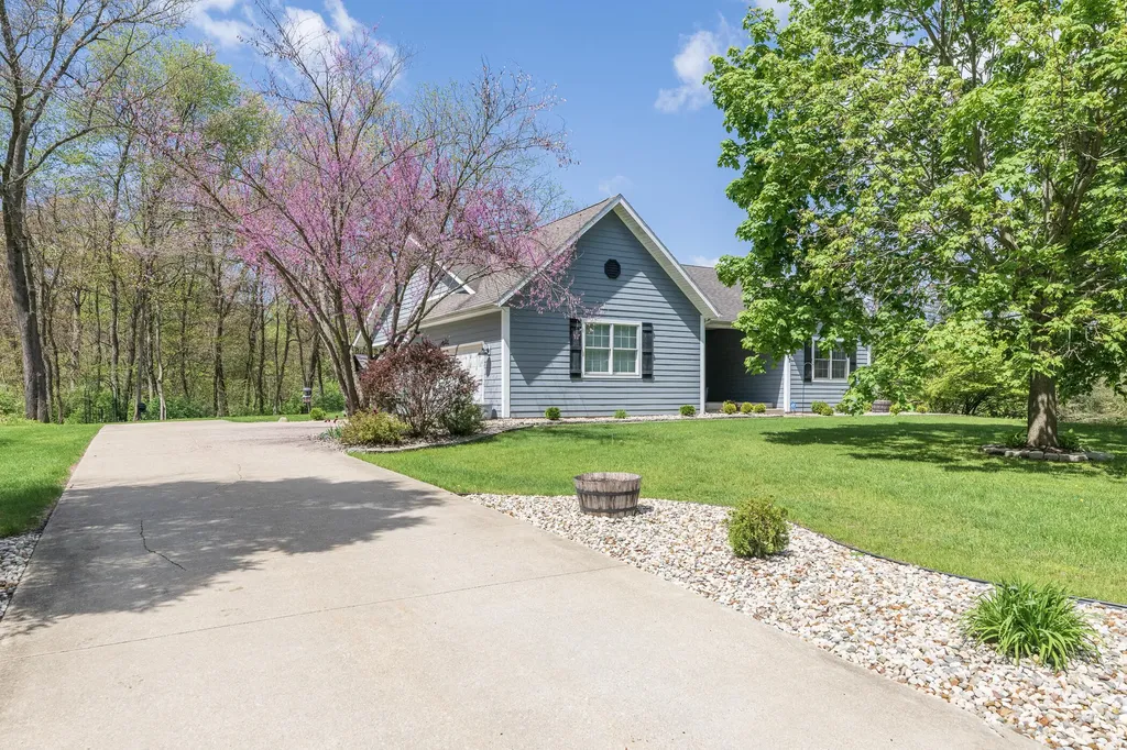 37 Summerset Drive Oshtemo Charter Township MI 49009