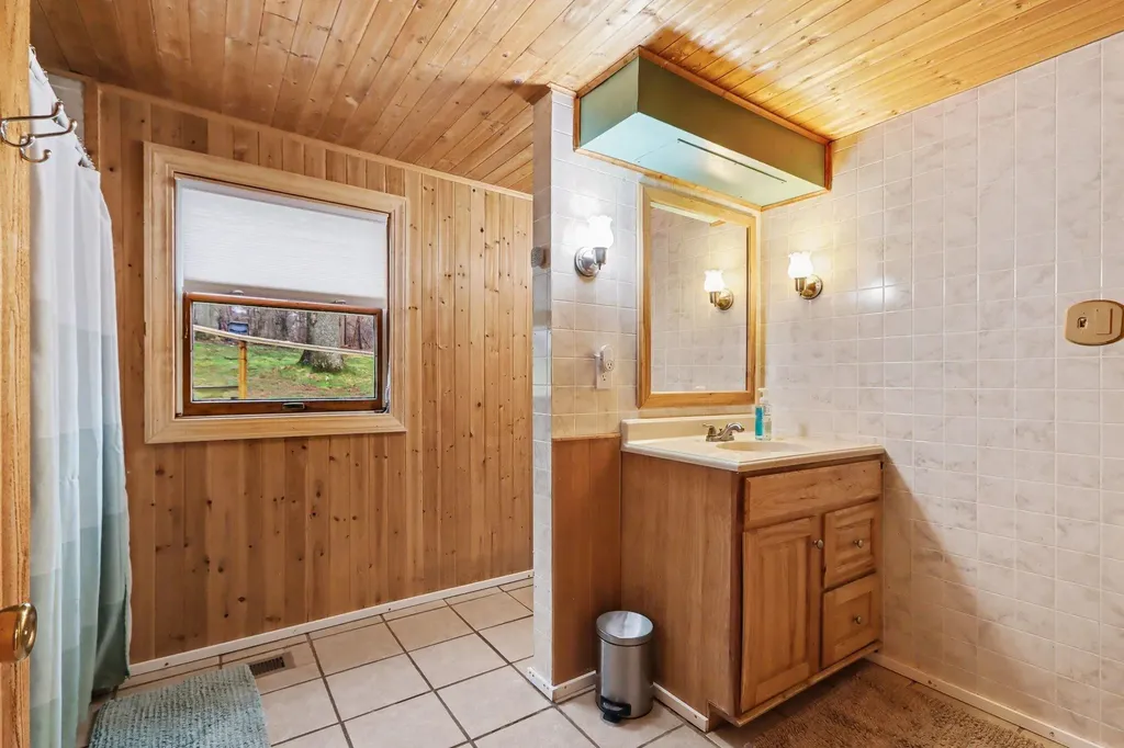 12015 Oakridge Road Prairieville Township MI 49080