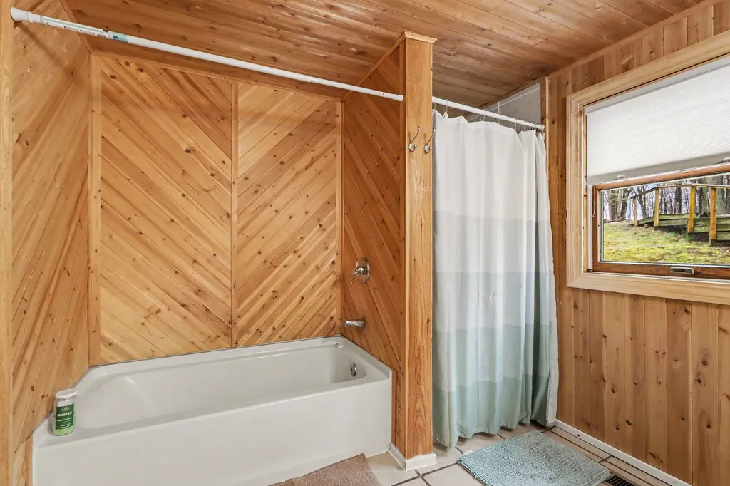 12015 Oakridge Road Prairieville Township MI 49080