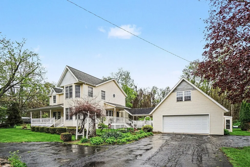 4961 Beechwood Drive Hope Township MI 49046