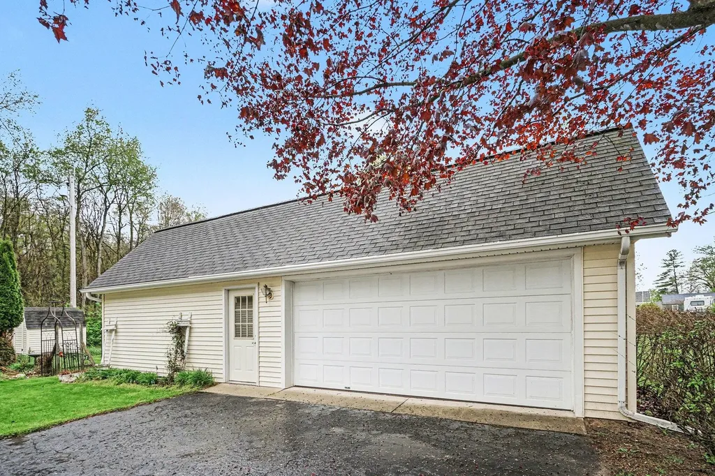 4961 Beechwood Drive Hope Township MI 49046