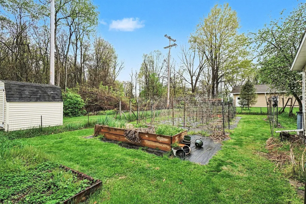 4961 Beechwood Drive Hope Township MI 49046