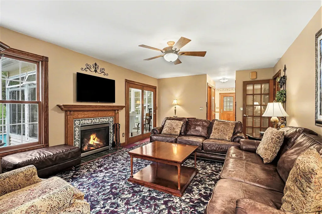 4961 Beechwood Drive Hope Township MI 49046