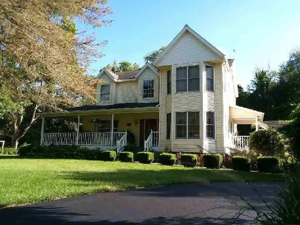 4961 Beechwood Drive Hope Township MI 49046