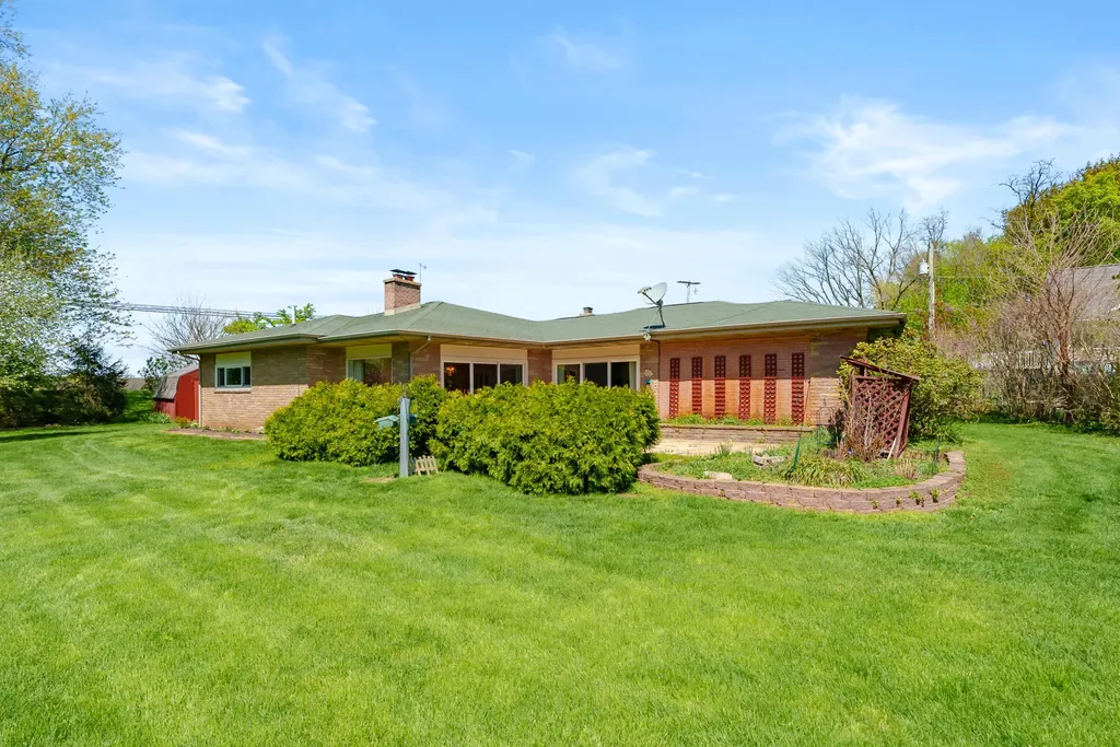 51545 Summit Street Paw Paw Township MI 49079