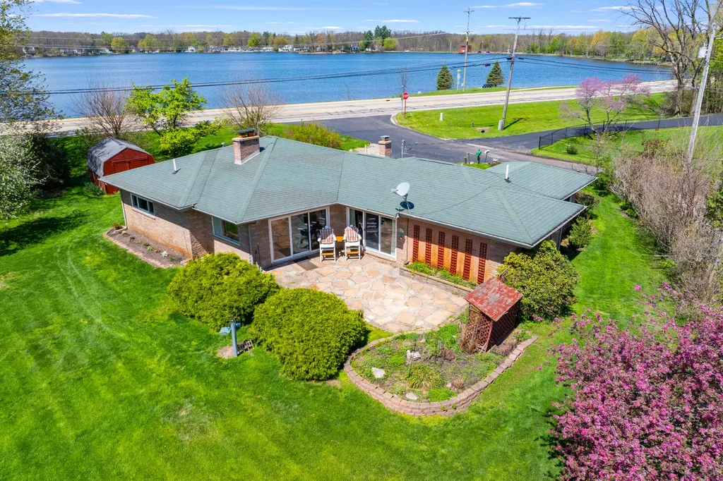 51545 Summit Street Paw Paw Township MI 49079
