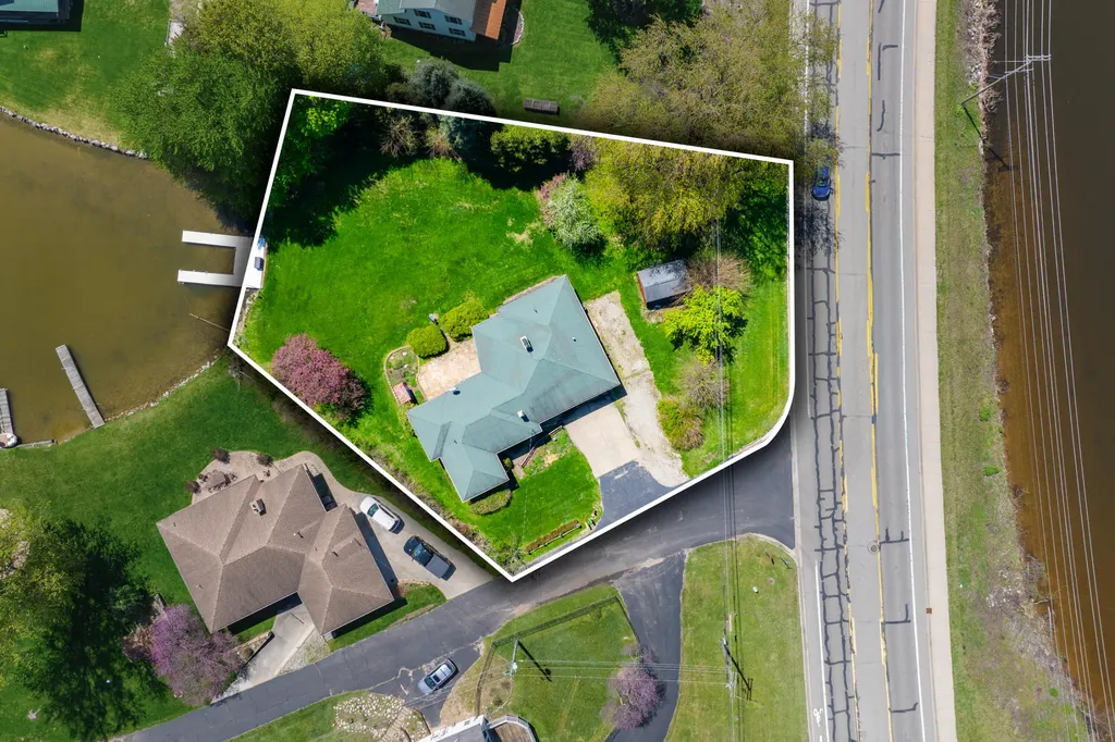 51545 Summit Street Paw Paw Township MI 49079