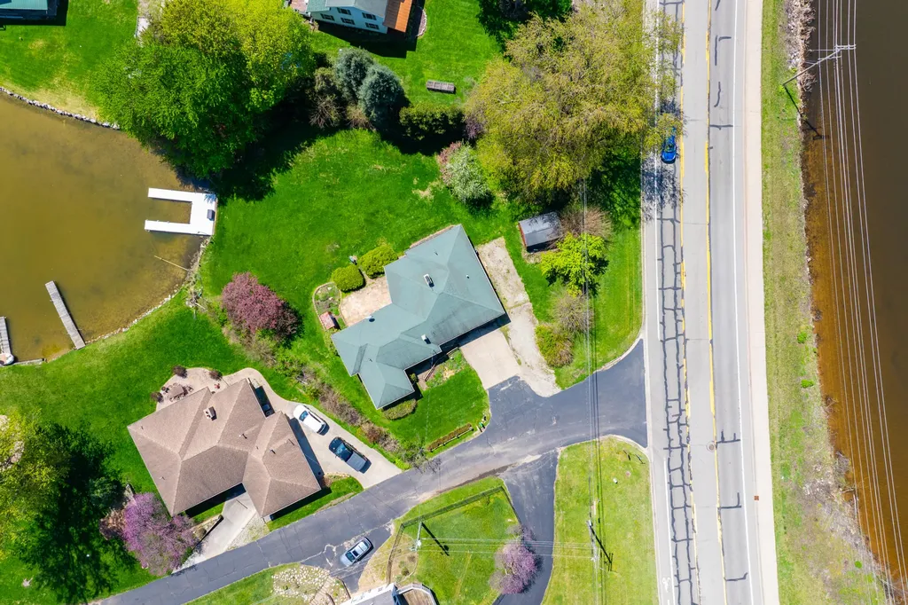 51545 Summit Street Paw Paw Township MI 49079