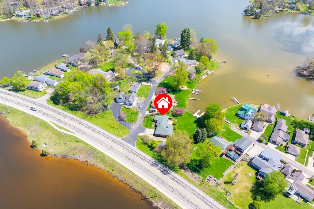 51545 Summit Street Paw Paw Township MI 49079