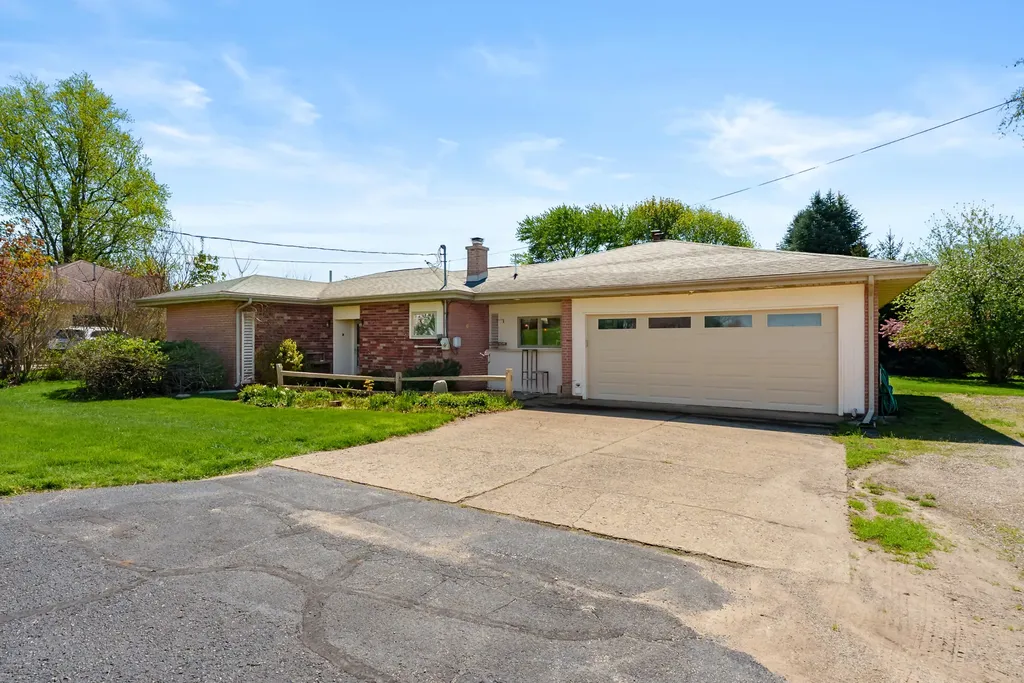 51545 Summit Street Paw Paw Township MI 49079