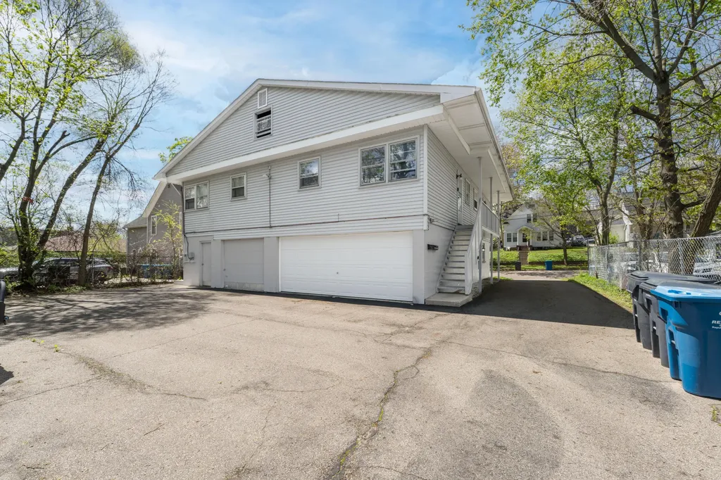 411 Stanwood Street Kalamazoo City MI 49006