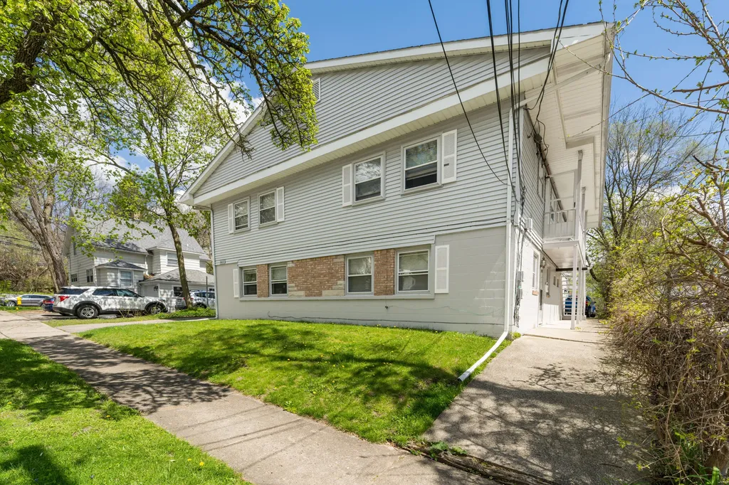 411 Stanwood Street Kalamazoo City MI 49006
