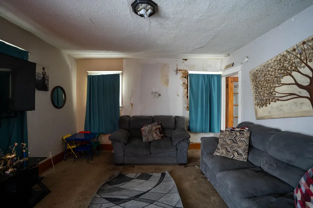1525 W Saginaw Street Lansing City MI 48915