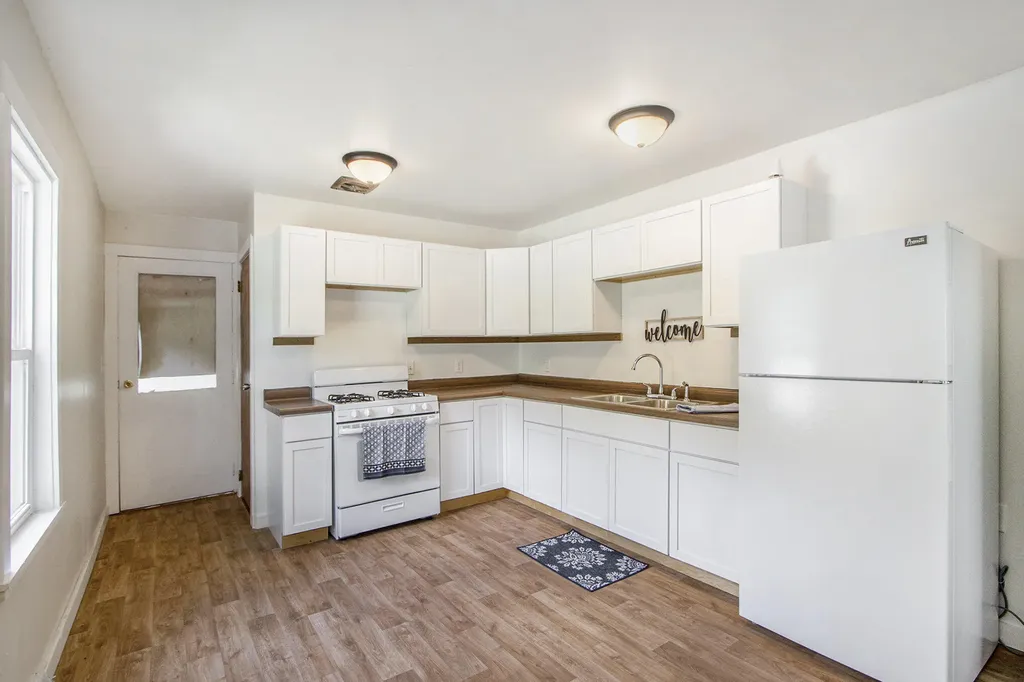 1042 E Mosel Avenue Kalamazoo Charter Township MI 49004