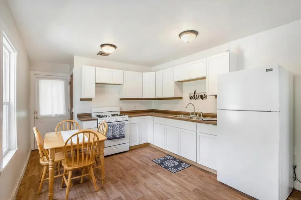 1042 E Mosel Avenue Kalamazoo Charter Township MI 49004