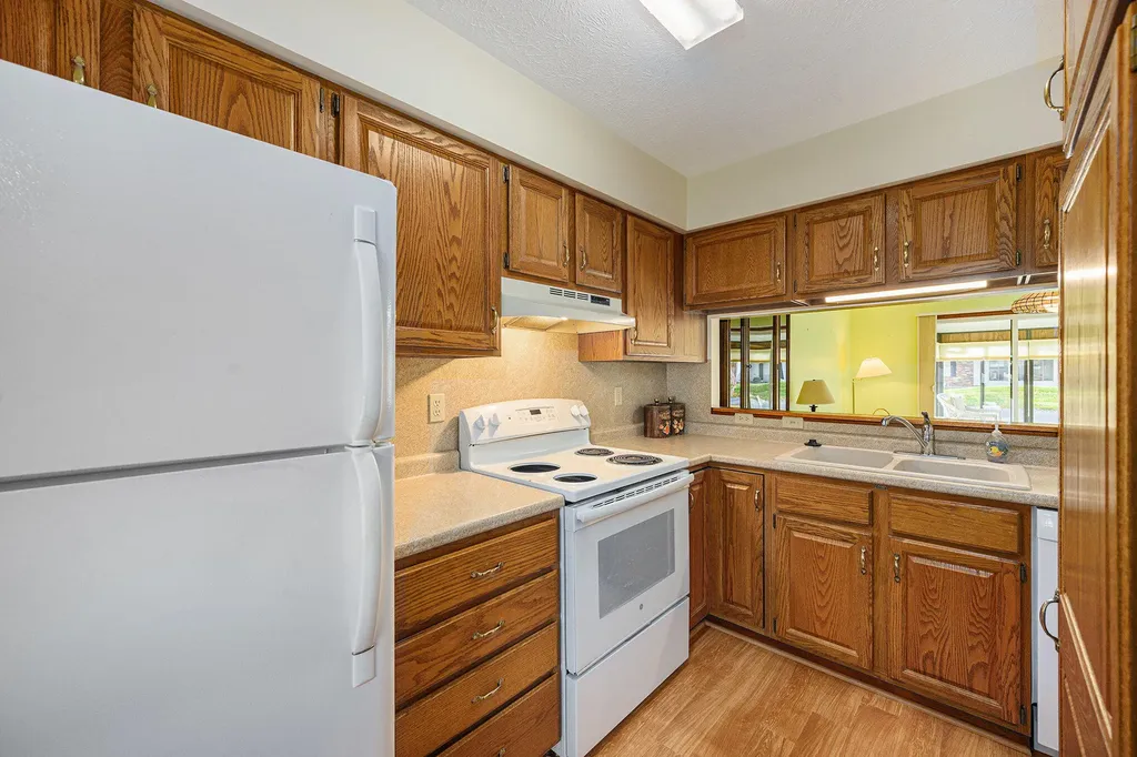 4886 Weston Avenue Kalamazoo Charter Township MI 49006