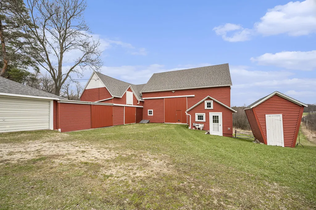 5233 124th Avenue Manlius Township MI 49408