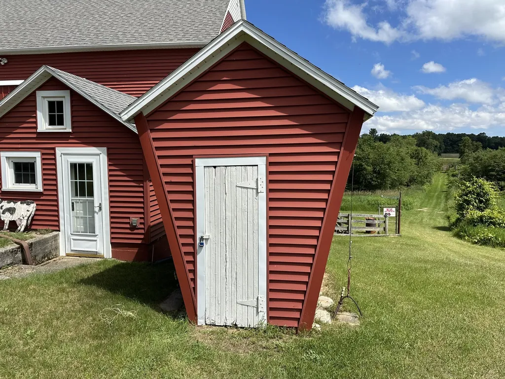 5233 124th Avenue Manlius Township MI 49408