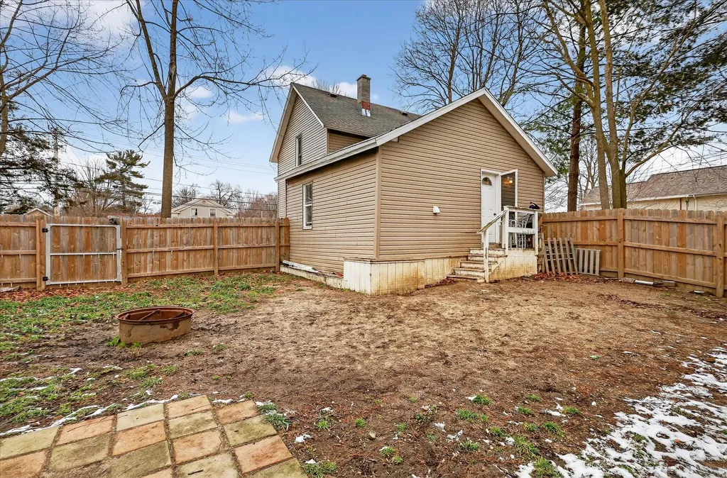620 E Green Street Marshall City MI 49068