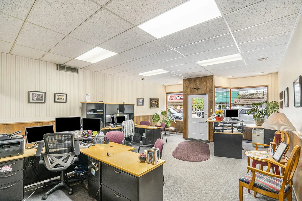 110 106 Locust Street Allegan City MI 49010