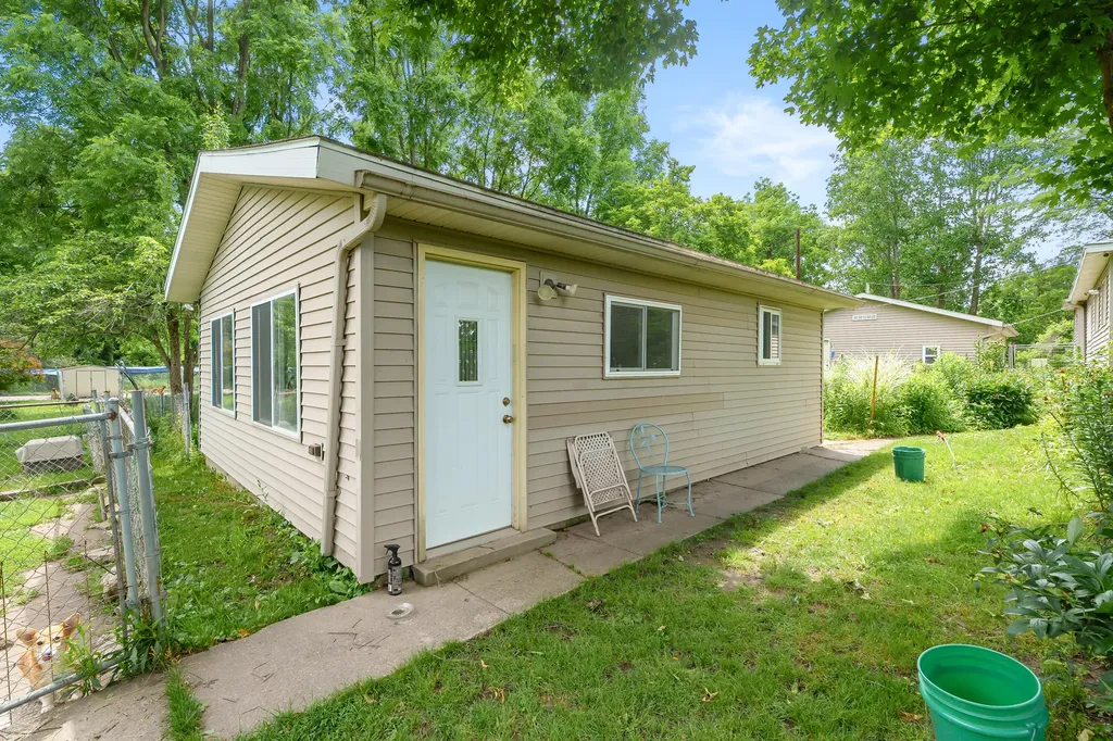 35553 M 43 Waverly Township MI 49079