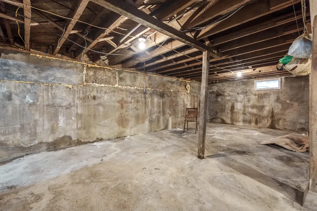 35553 M 43 Waverly Township MI 49079