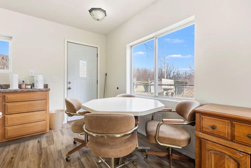 35553 M 43 Waverly Township MI 49079
