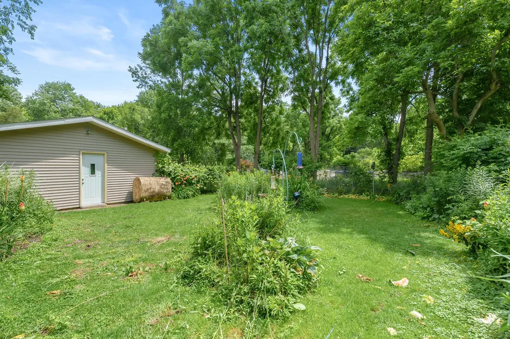35553 M 43 Waverly Township MI 49079