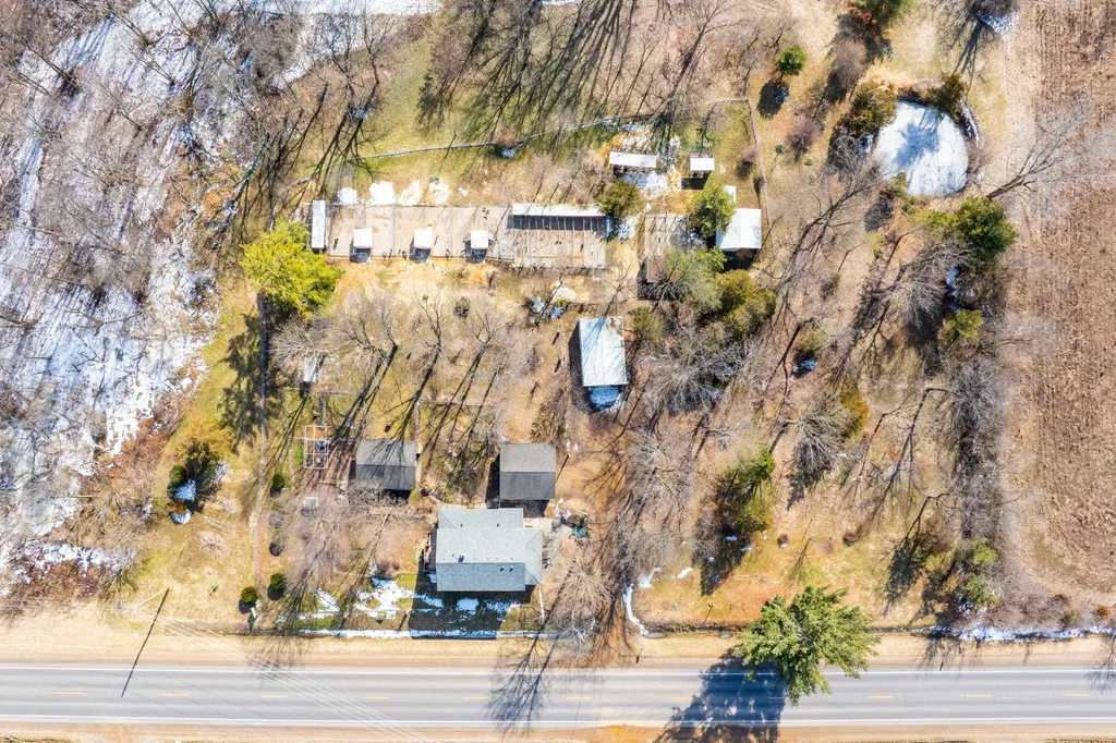 35553 M 43 Waverly Township MI 49079