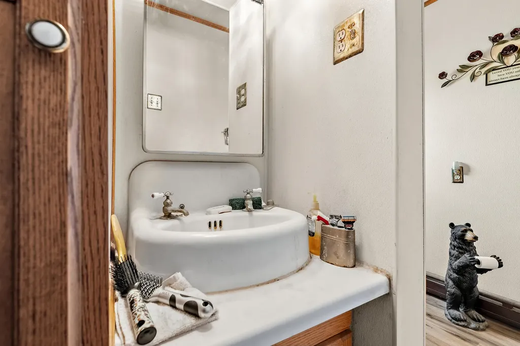 35553 M 43 Waverly Township MI 49079