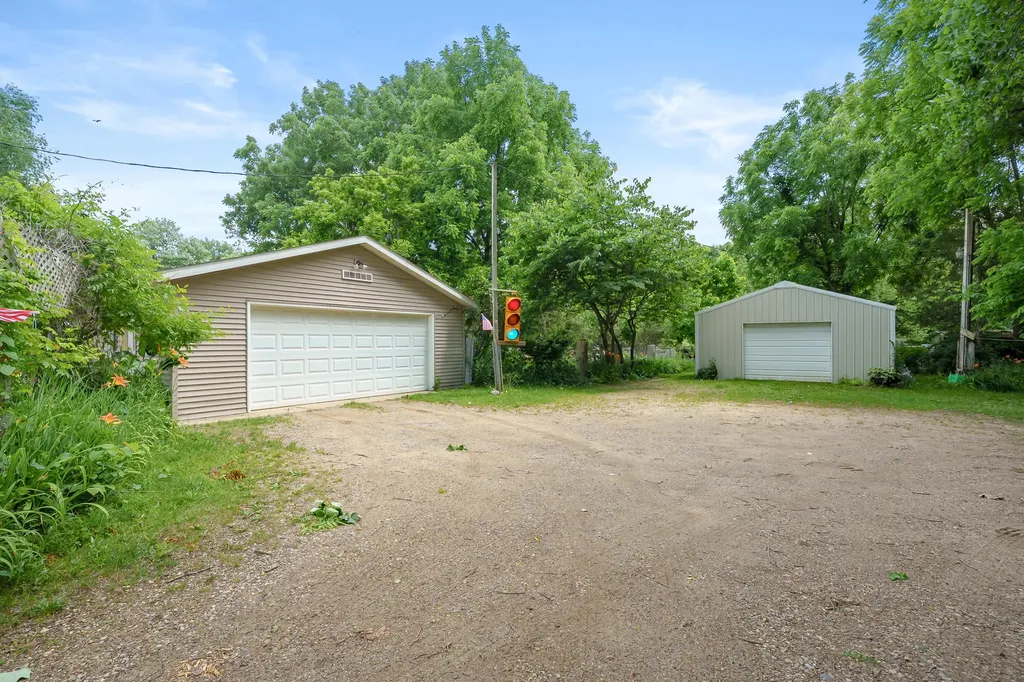 35553 M 43 Waverly Township MI 49079