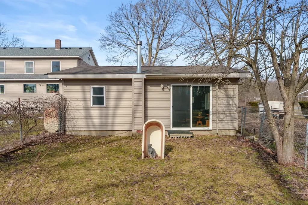 35553 M 43 Waverly Township MI 49079