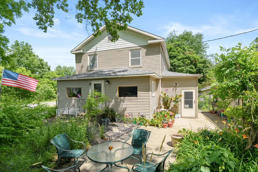 35553 M 43 Waverly Township MI 49079