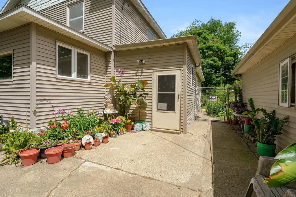 35553 M 43 Waverly Township MI 49079