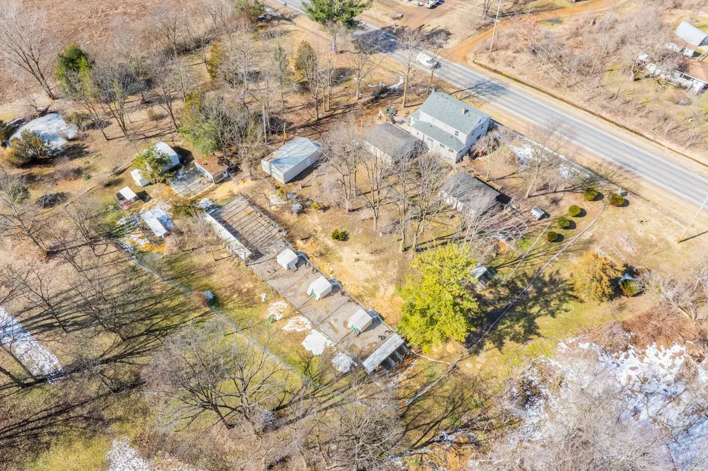 35553 M 43 Waverly Township MI 49079