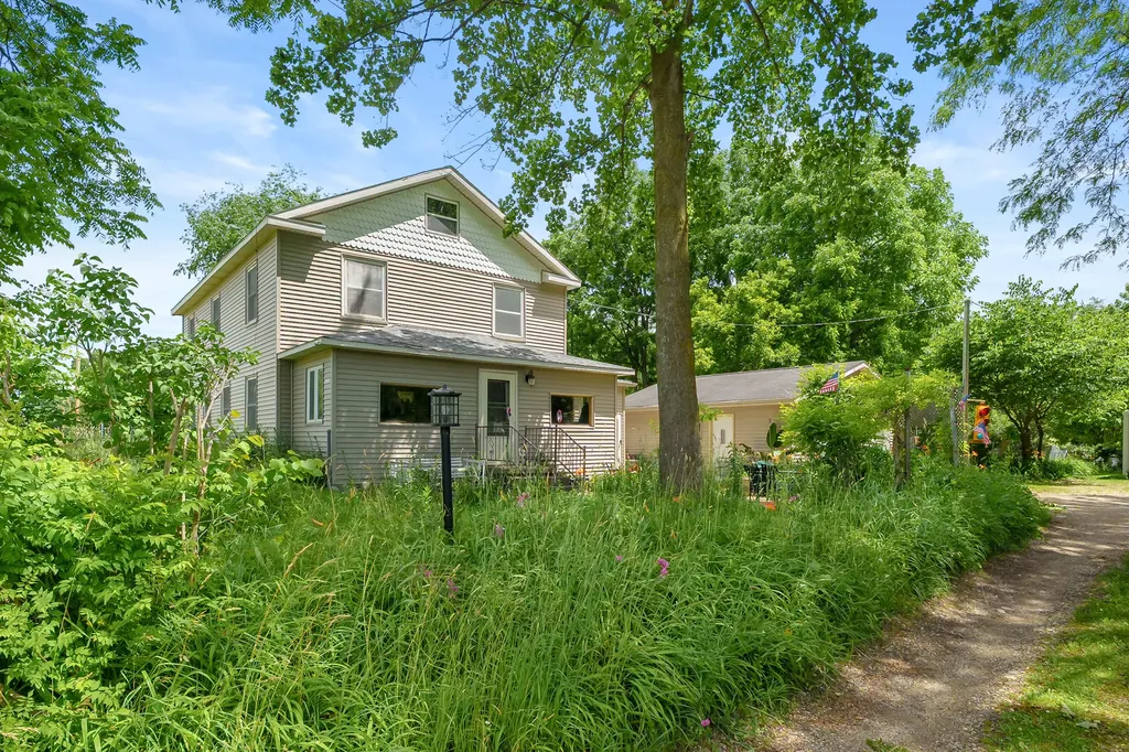 35553 M 43 Waverly Township MI 49079