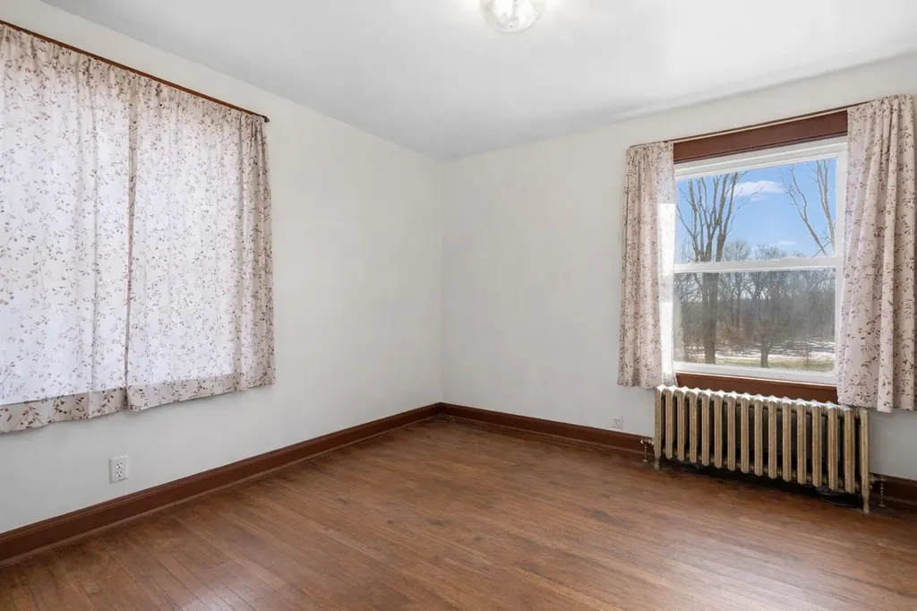 35553 M 43 Waverly Township MI 49079