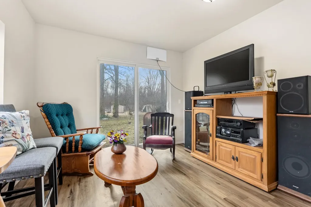 35553 M 43 Waverly Township MI 49079