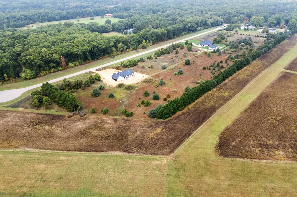 61121 Airpark Lane Antwerp Township MI 49071