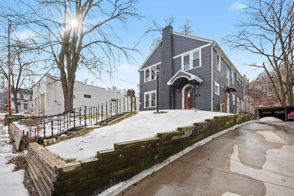 2326 S Burdick Street Kalamazoo City MI 49001